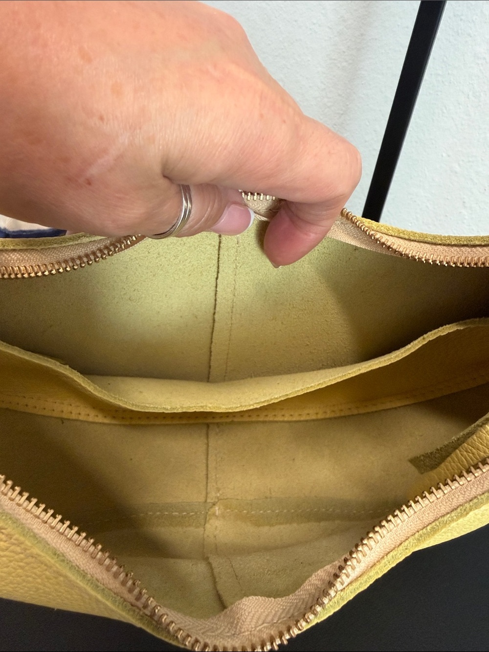 Portland Leather | “Butter Bliss” Large Nora Crescent Pebbled Shoulder Bag - Picture 6 of 12